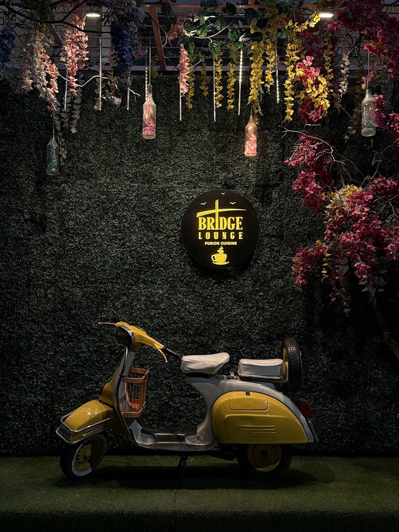 Bridge Lounge in Sarai Alamgir, Punjab