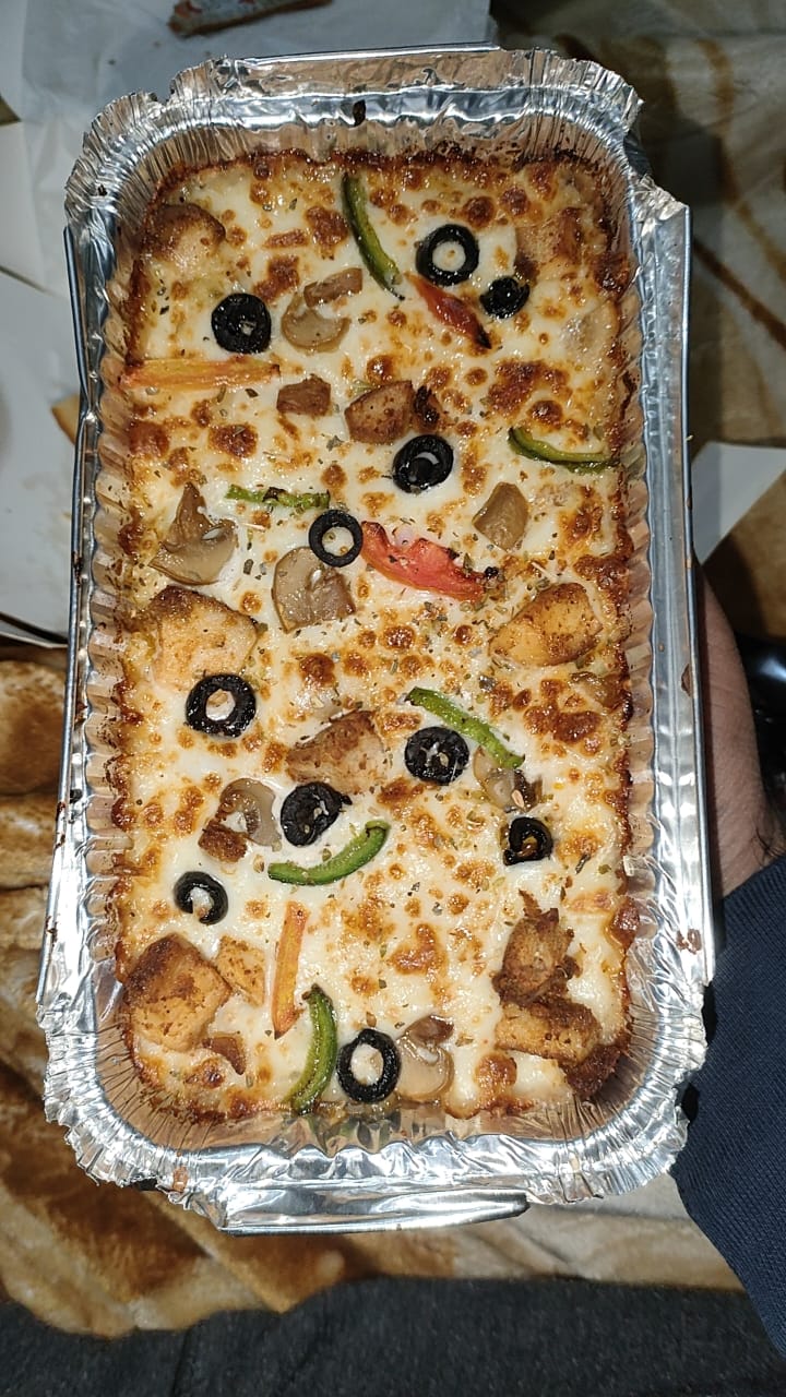 18 Hours Pizza & Cafe in Khanewal, Punjab