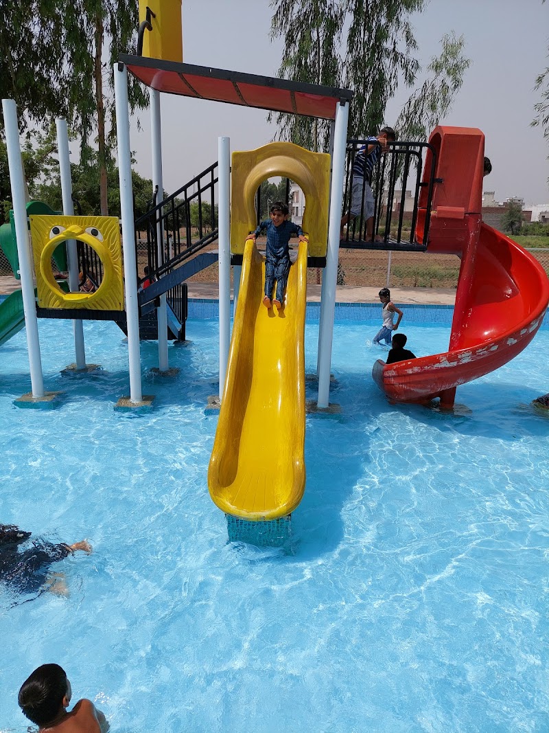 Splash Water Park Mandi Bahaudin in Mandi Bahauddin, Punjab