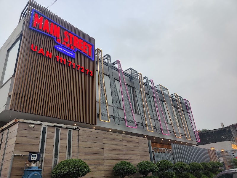 Main Street Cafe in Faisalabad, Punjab