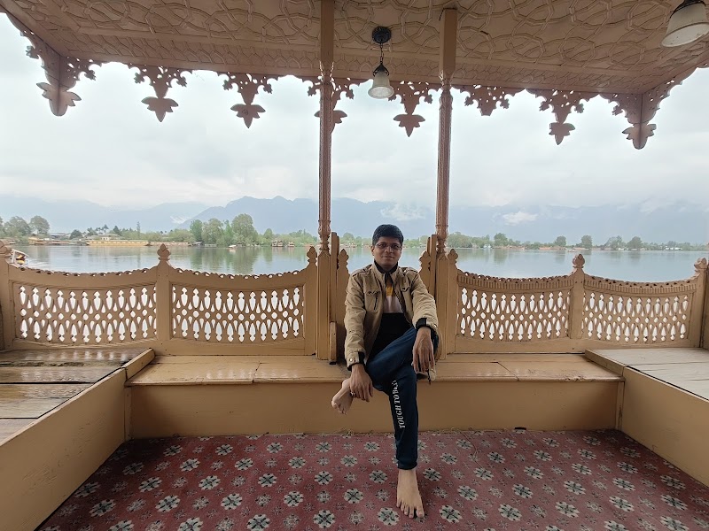 Wangnoo Houseboats, Best, Luxury houseboats in Srinagar, Kashmir - Nigeen Lake in Srinagar, Punjab