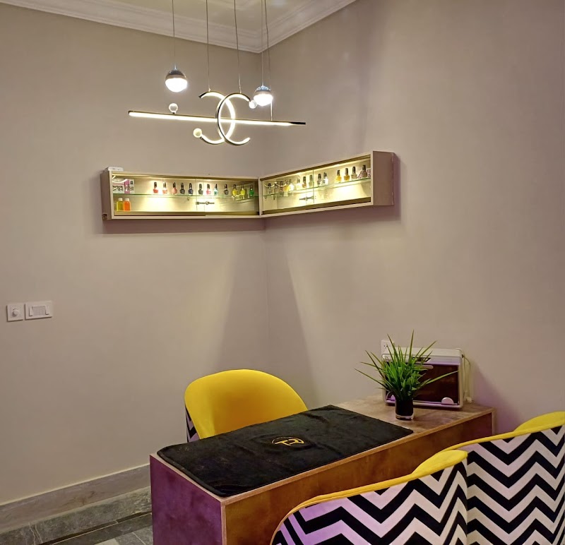 TR Signature Salon Vehari in Vehari, Punjab