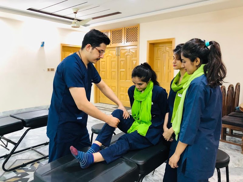 Move Better Clinic (Chiropractic, Physiotherapy, Acupuncture, Spine Care & Sports Therapy Centre) in Faisalabad, Punjab