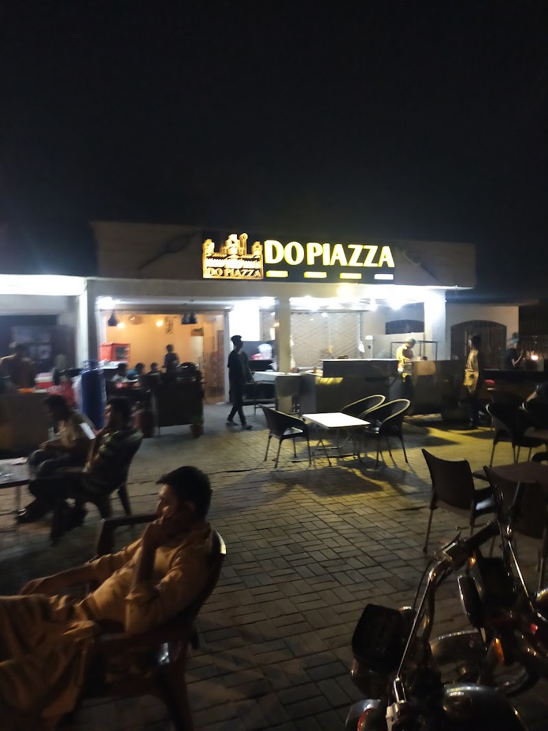 Do Piazza in Bahawalpur, Punjab