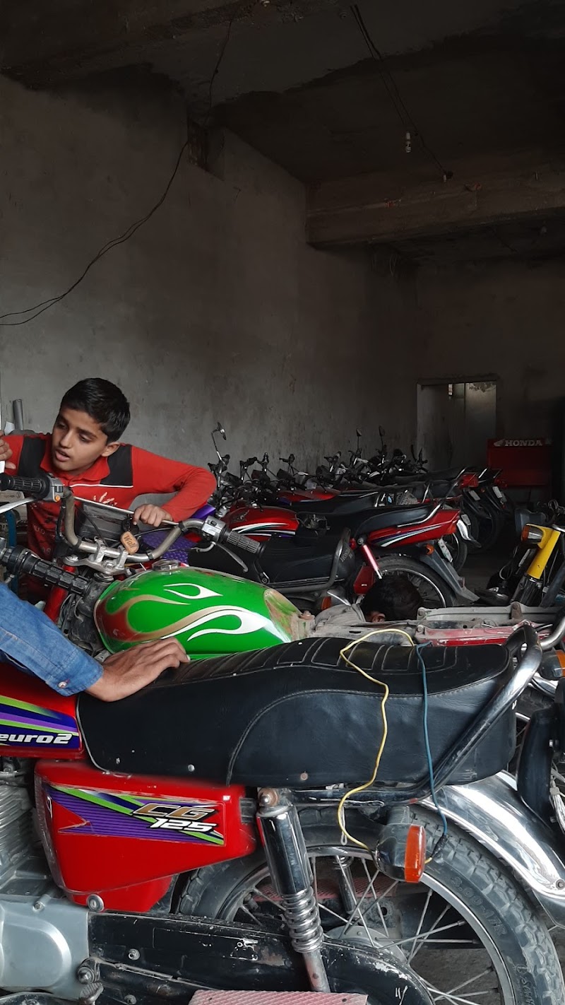 Shahid Honda Center in Chiniot, Punjab