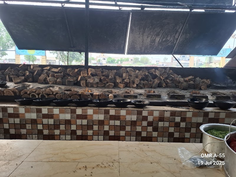 Shah pump hotel in Mīrpur Khās, Sindh