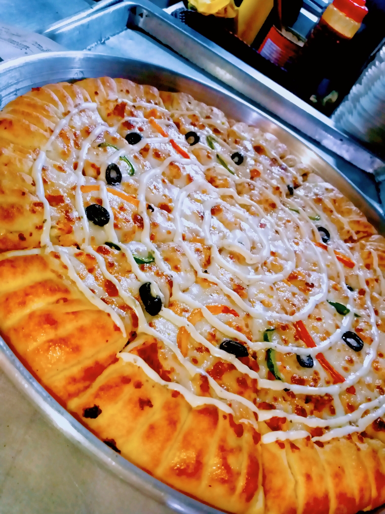 Al Maida Pizza Garden in Dera Ghazi Khan, Punjab