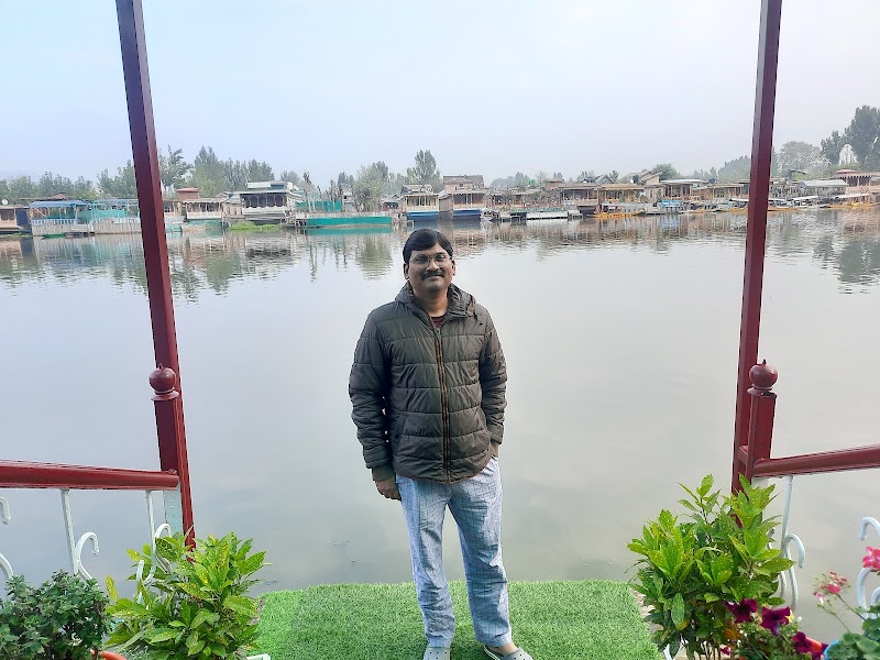 Lalarukh Group of Houseboats in Srinagar, Punjab