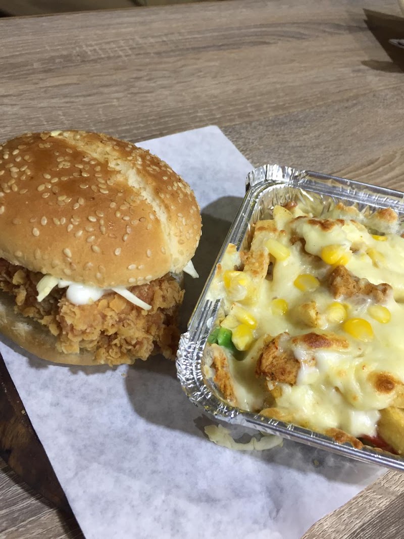 Pizza 17" in Jhelum, Punjab