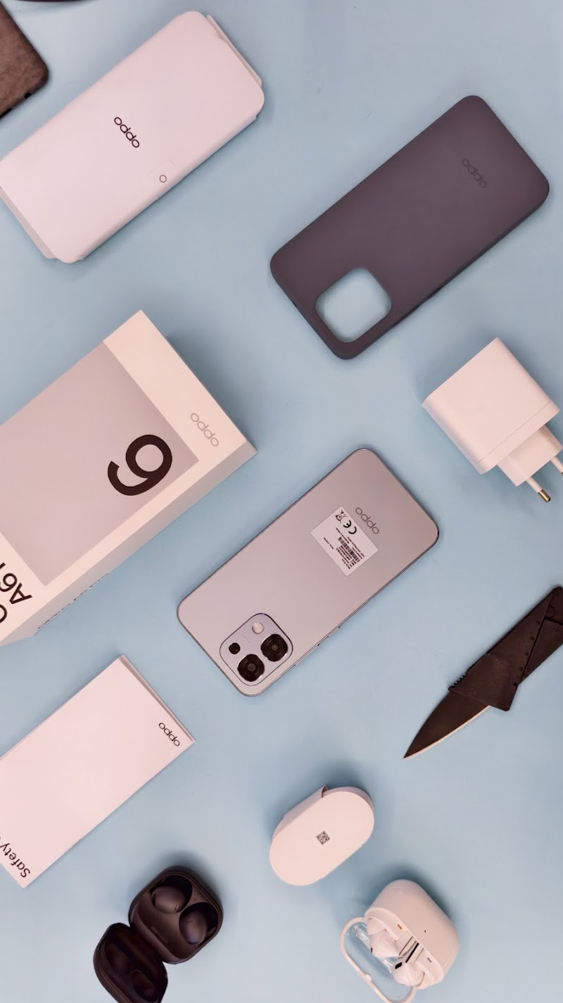 OPPO EXPERIENCE STORE (KWL 3648) in Khanewal, Punjab