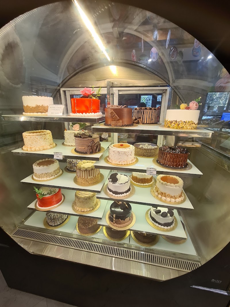 Tohfa Sweets, Bakers & Nazarah Cafe تحفہ سوئیٹس، بیکرز اینڈ نظارہ کیفے in Burewala, Punjab