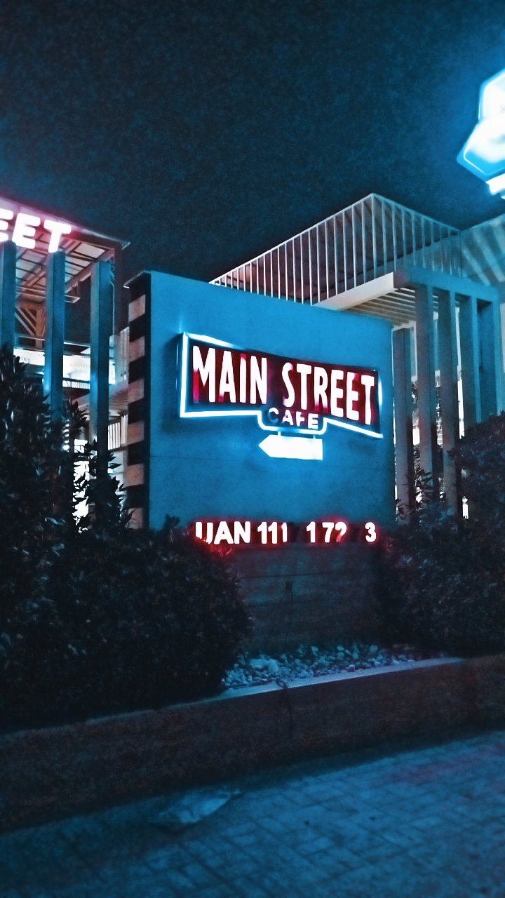 Main Street Cafe in Faisalabad, Punjab