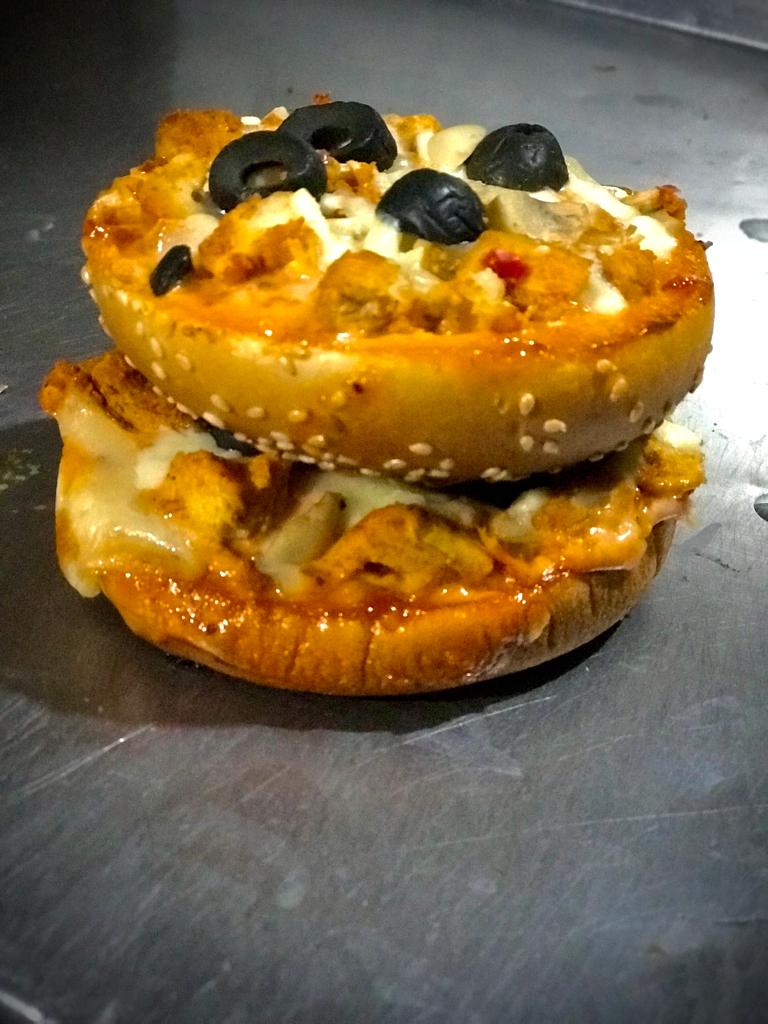 Fine Pizza cafè in Zāhir Pīr, Punjab