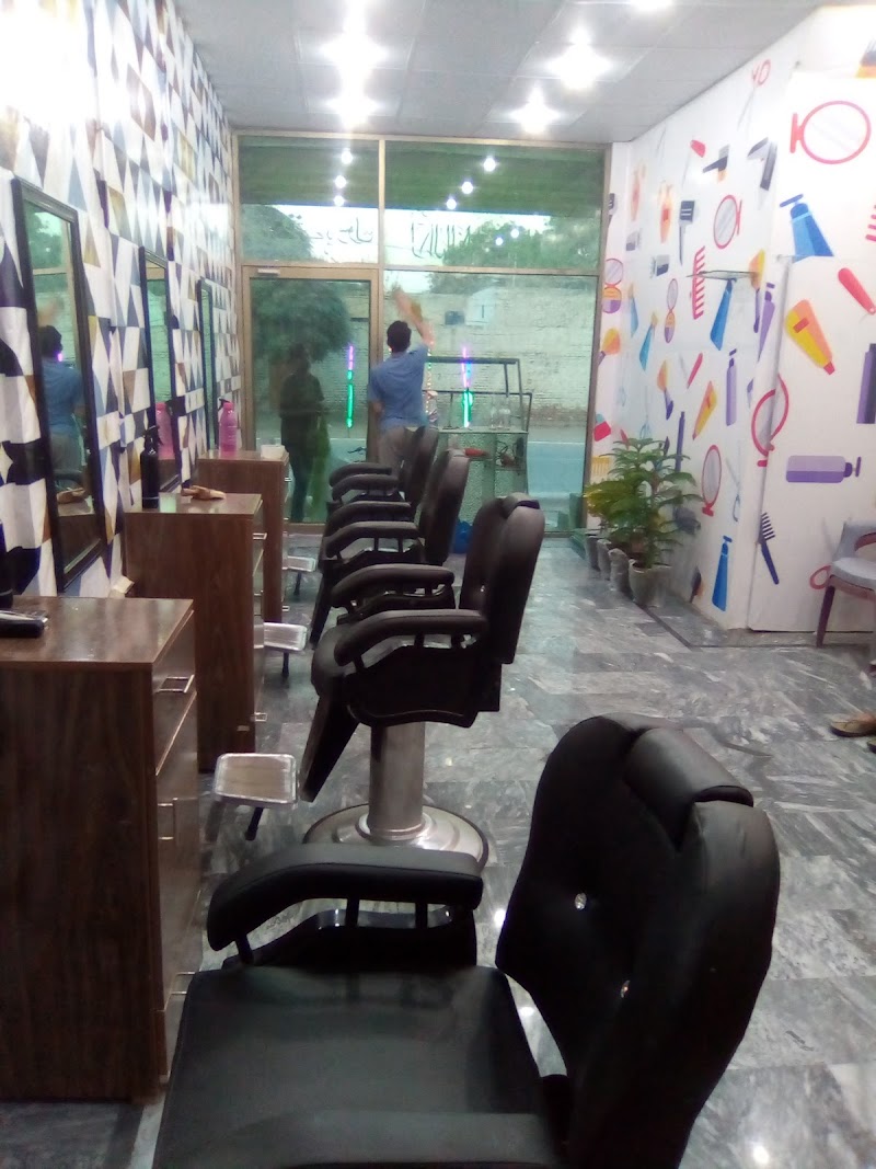 Clean cut Saloon in Gojra, Punjab