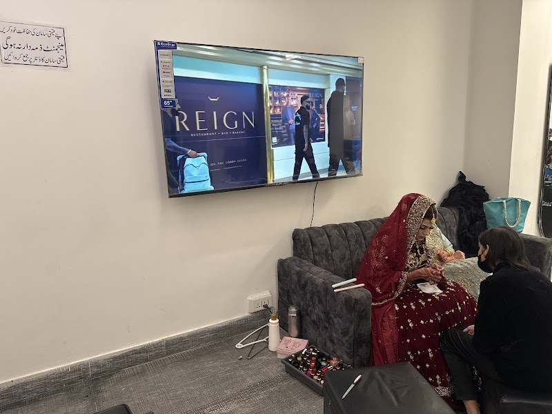 Jugnu's Salon Gujranwala in Gujranwala, Punjab