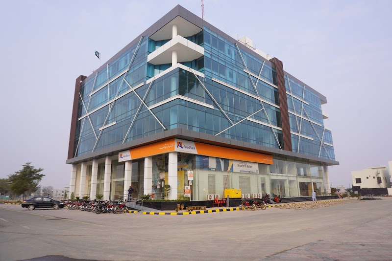 Royal Orchard Overseas Block Multan in Multan, Punjab