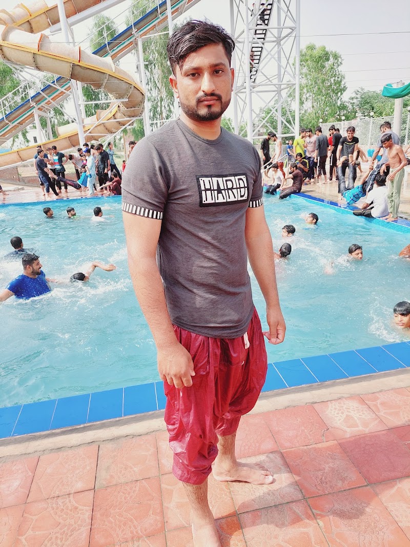 Splash Water Park Mandi Bahaudin in Mandi Bahauddin, Punjab