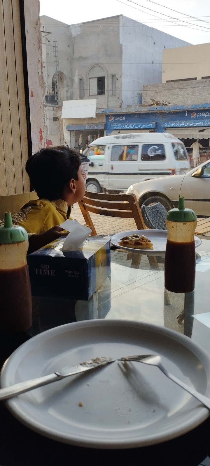 Doo Darya Snack's Bar in Muzaffargarh, Punjab
