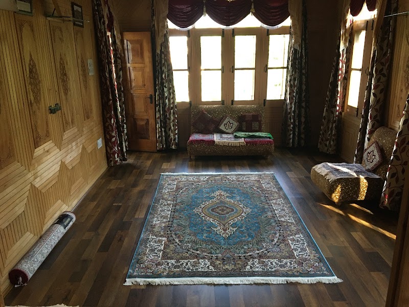 Lalarukh Group of Houseboats in Srinagar, Punjab