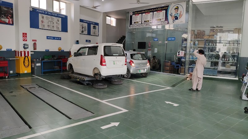 Suzuki DG Khan Motors (City Br.) in Dera Ghazi Khan, Punjab