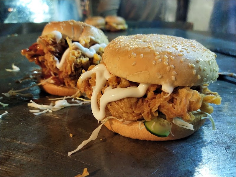 Bhai Bhai burger point in Muridke, Punjab