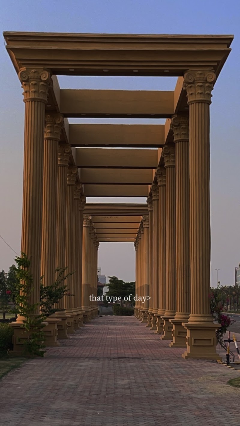 Royal Orchard Overseas Block Multan in Multan, Punjab