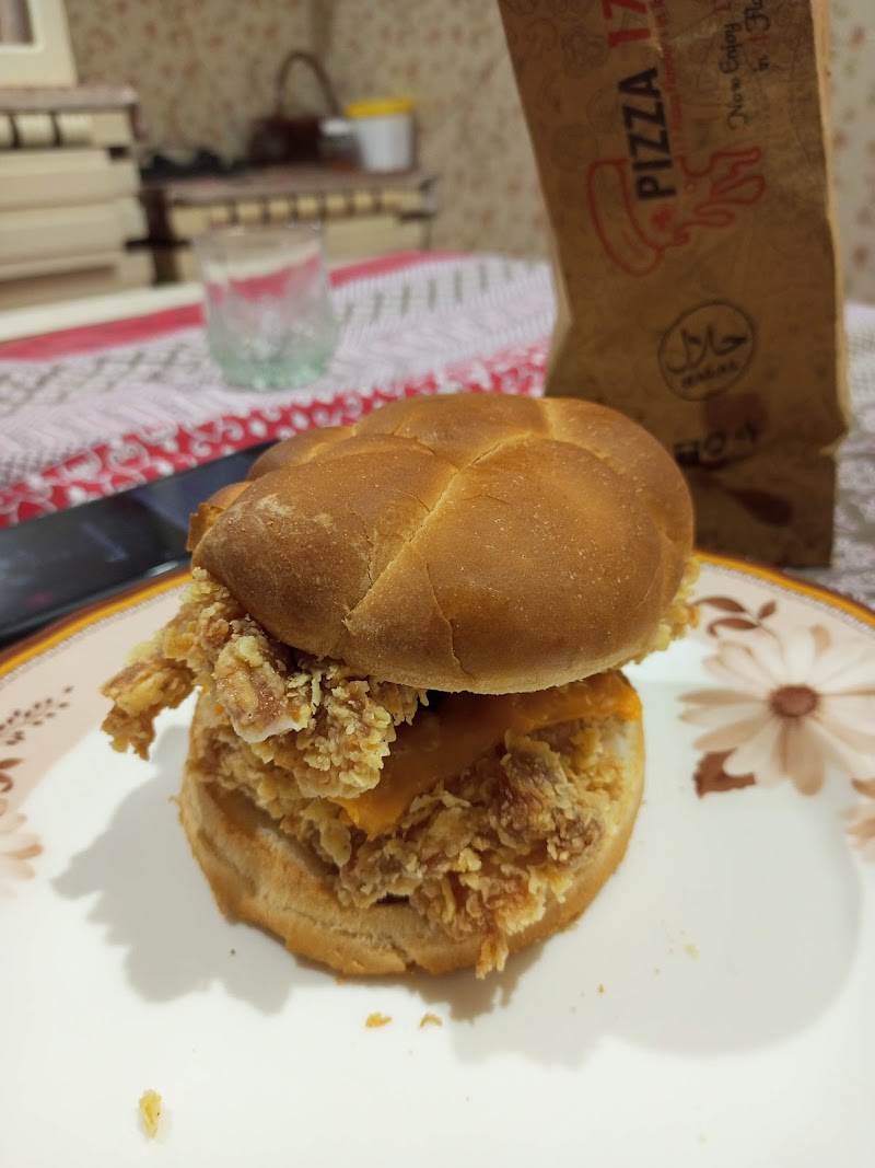 Pizza 17" in Jhelum, Punjab