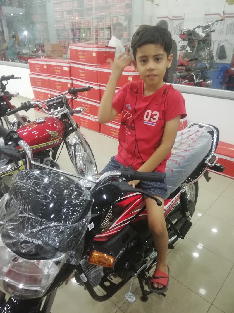 Mustafa Honda Cnetre in Faisalabad, Punjab