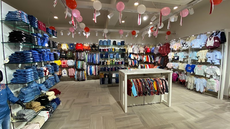 Sha Posh & Exact Fashion Store in Mandi Bahauddin, Punjab