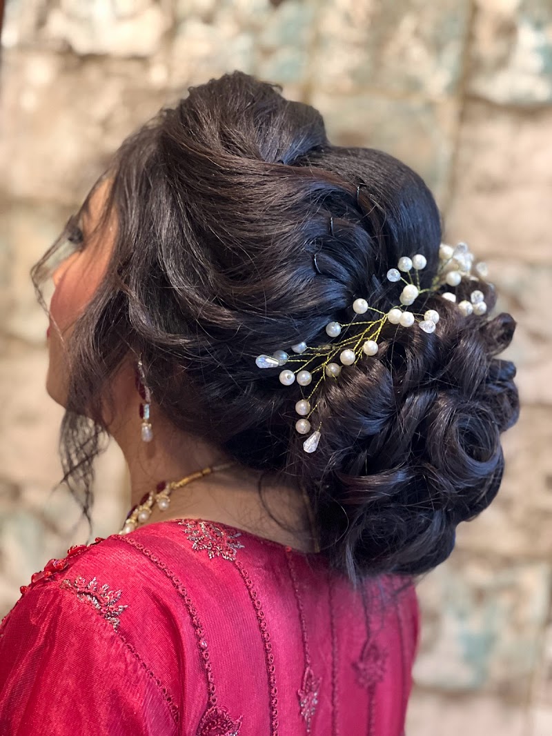 Anam ismail signature salon in Okara, Punjab