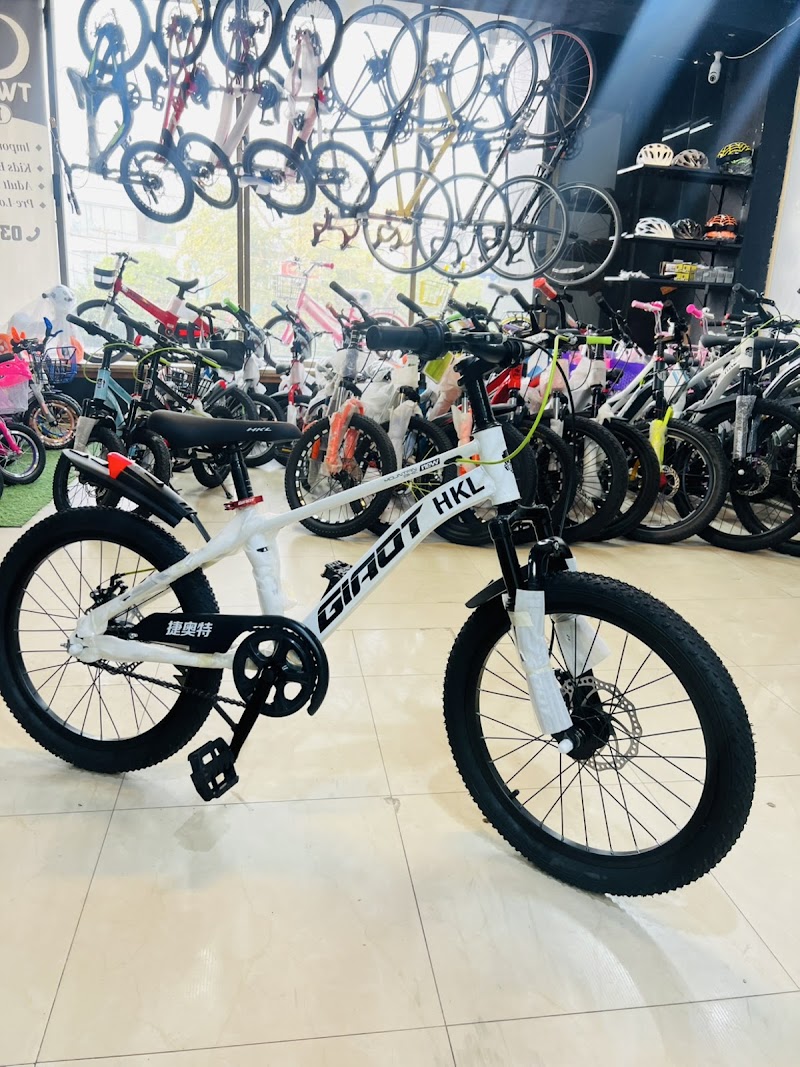 Two wheels high quality bicycles warehouse in Lahore, Punjab