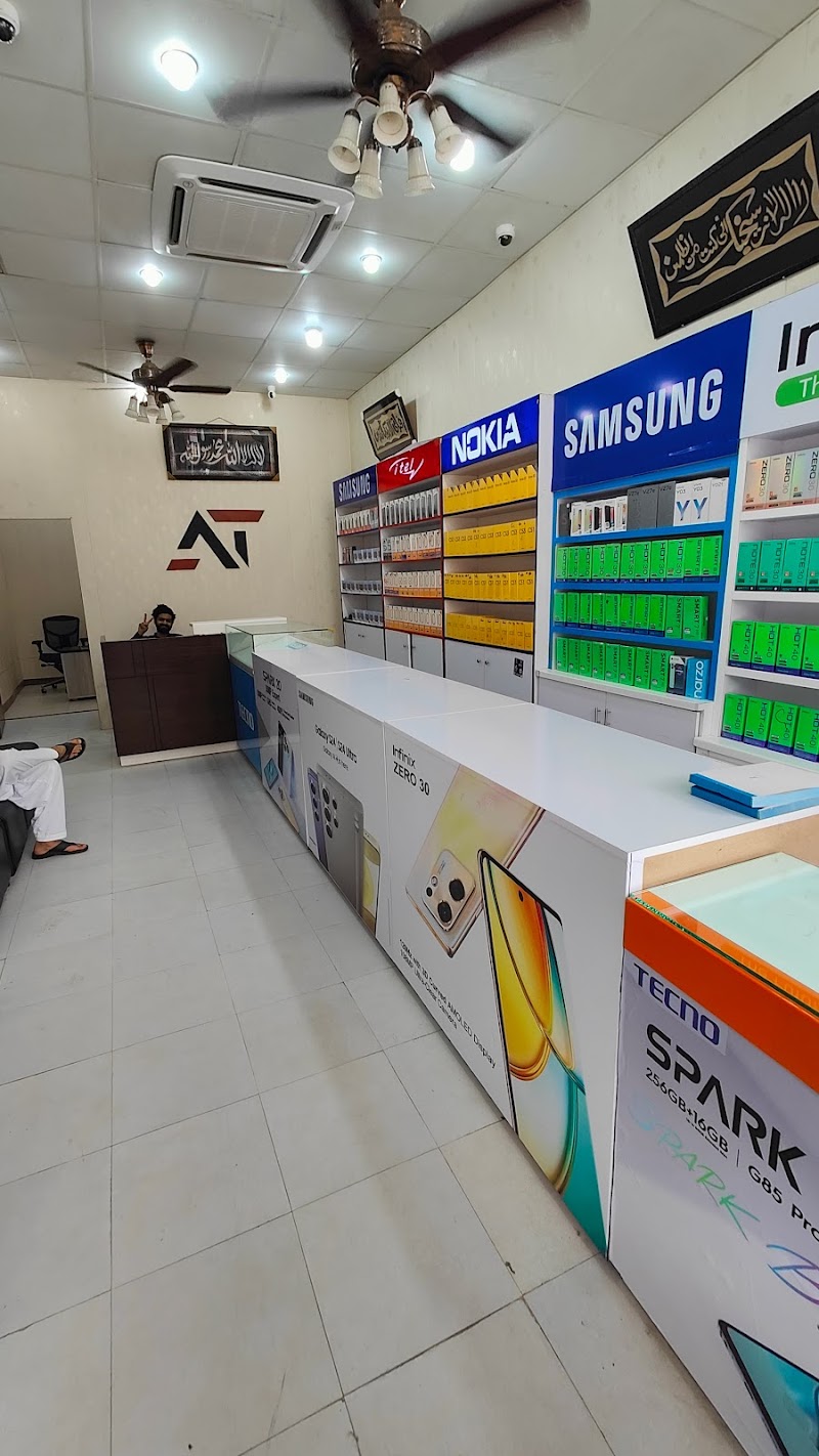 OPPO EXPERIENCE STORE (KWL 3648) in Khanewal, Punjab