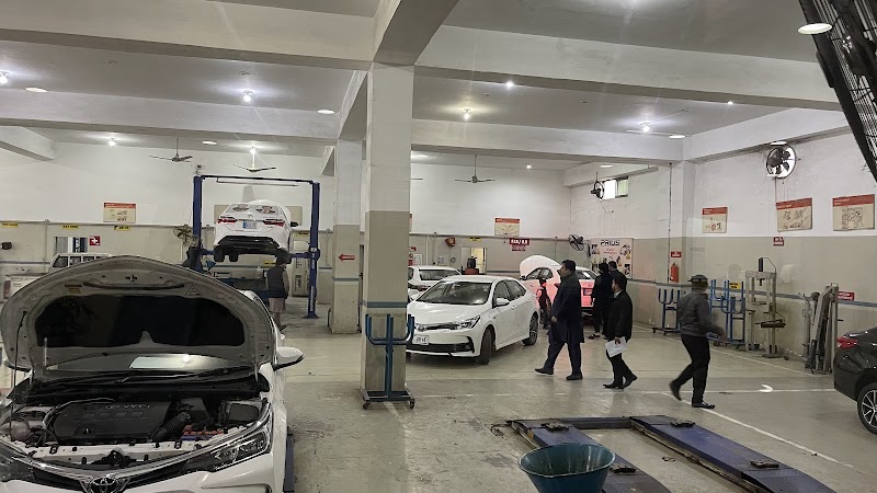 Toyota Lyallpur Motors in فیصل آباد, پنجاب