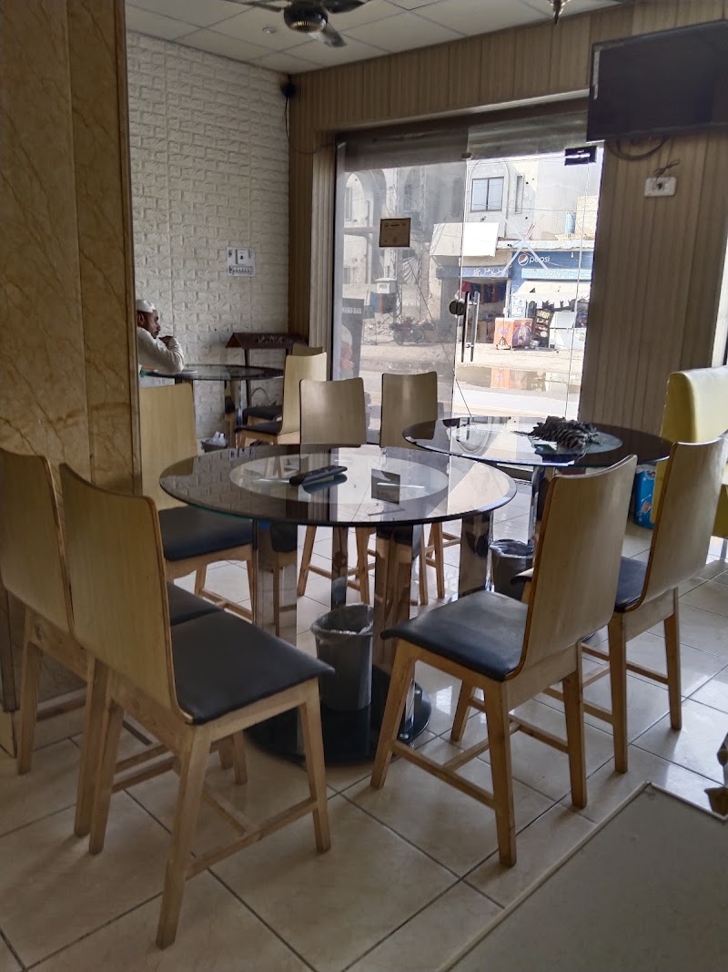 Doo Darya Snack's Bar in Muzaffargarh, Punjab