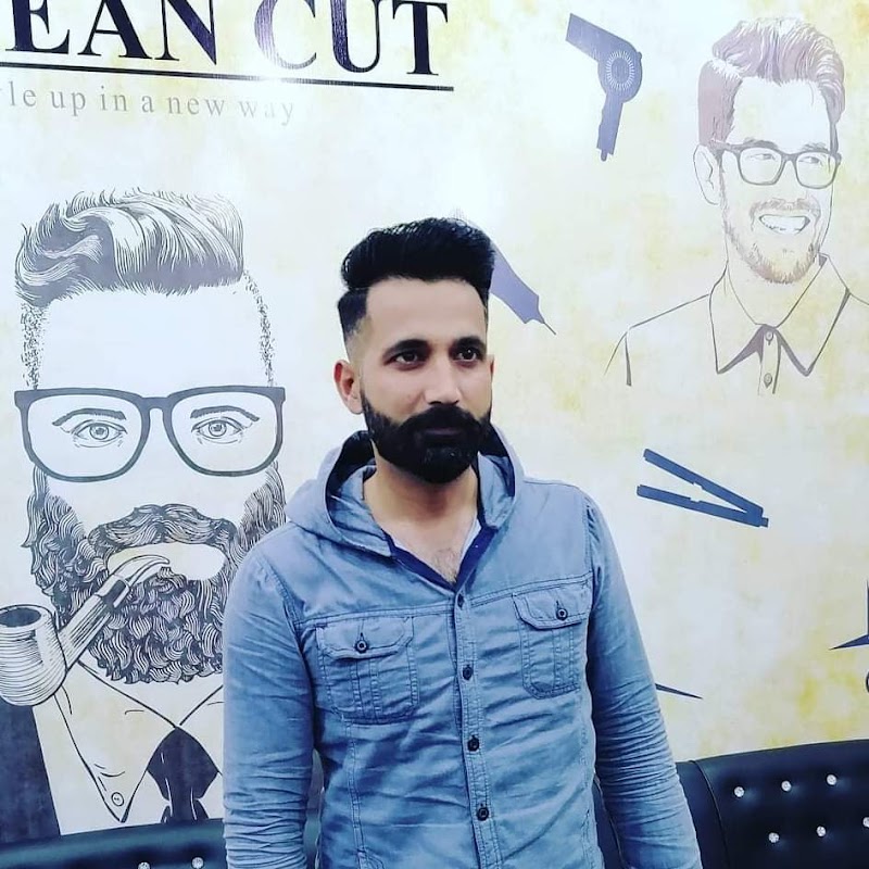 Clean cut Saloon in Gojra, Punjab