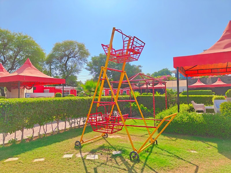 F&S Food Street Pakpattan in Green Town, Punjab