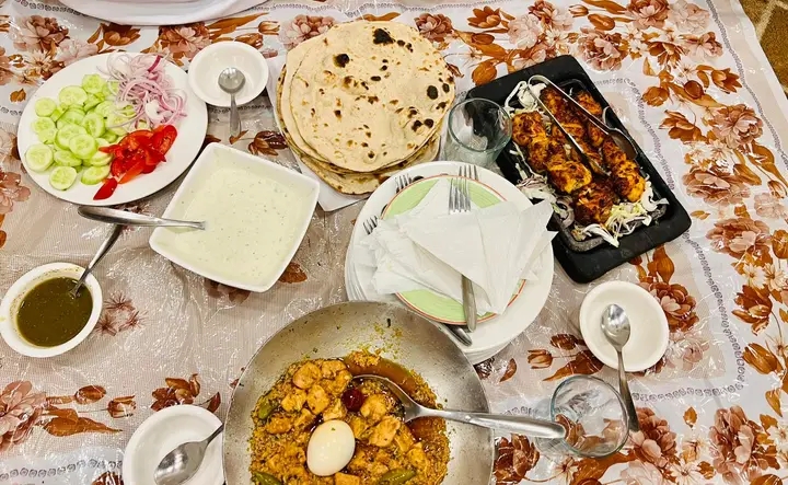 Al Aziz Ice Bar And Restaurant in Dera Ghazi Khan, Punjab