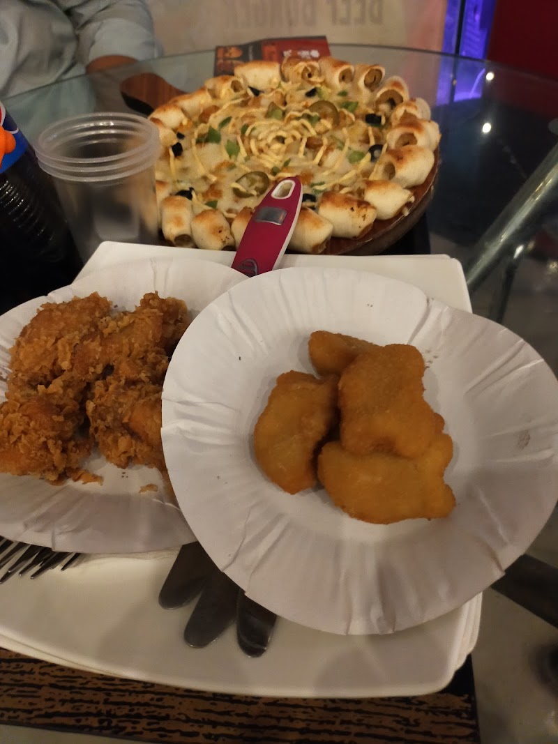 Pizzaneo Food Club - Near Gourmet Baker Zainab Mall usman commercial center Lodhran in Lodhrān, Punjab