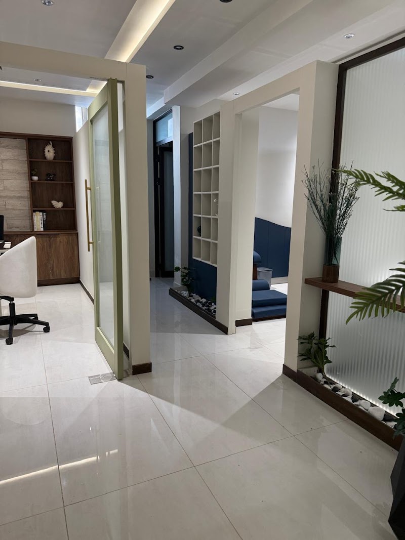 Move Better - Executive Clinics | Canal Road (Chiropractic, Osteopathy, Acupuncture, Physio, Laser Therapy & Pain Management) in Faisalabad, Punjab
