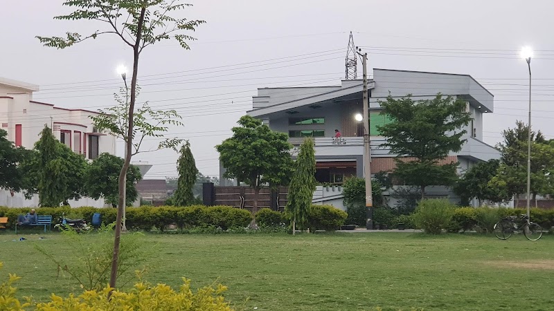 Quaid-e-Azam Town Sialkot road Gujranwala in Gujranwala, Punjab