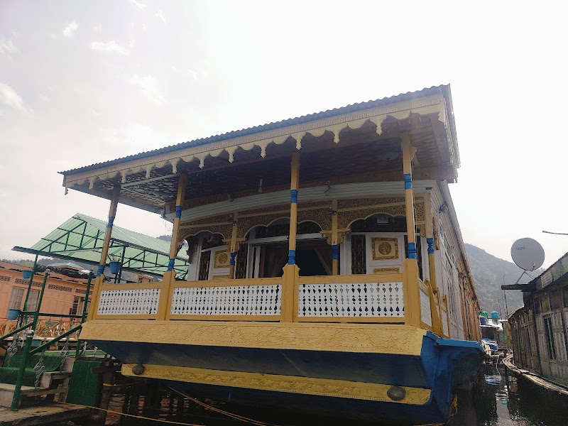 Lalarukh Group of Houseboats in Srinagar, Punjab