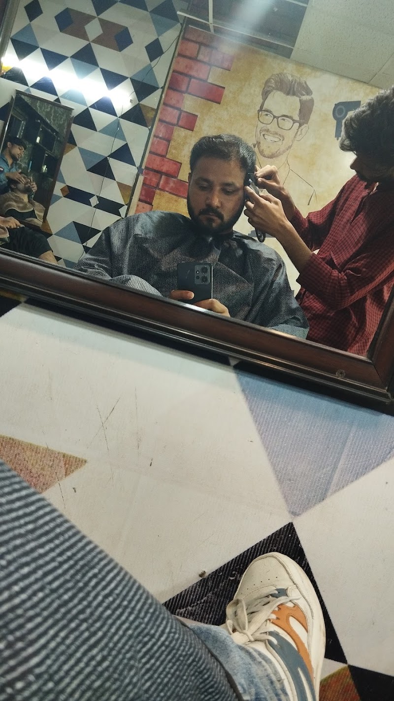 Clean cut Saloon in Gojra, Punjab