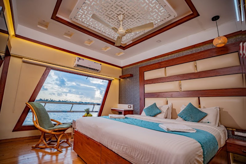Alleppey Boat House | Alappuzha | Alleppey Houseboat | Kerala in Chennamkary, KL