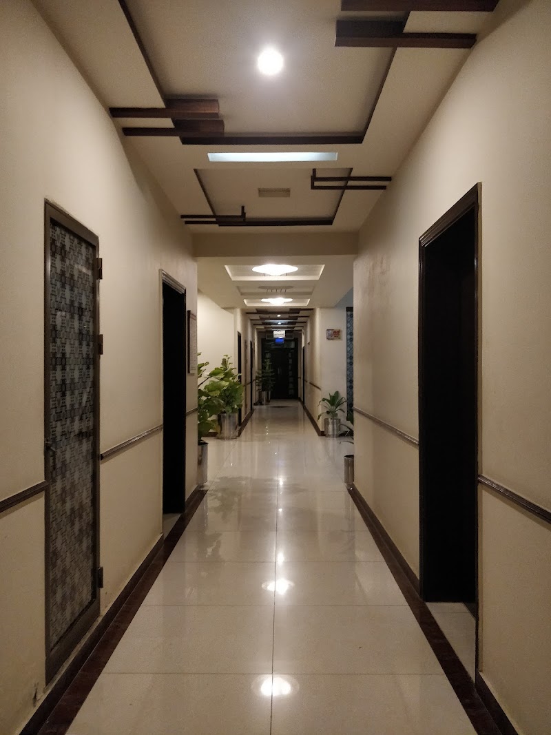 MIDWAY HOTEL & RESTAURANT in Sadiqabad, Punjab