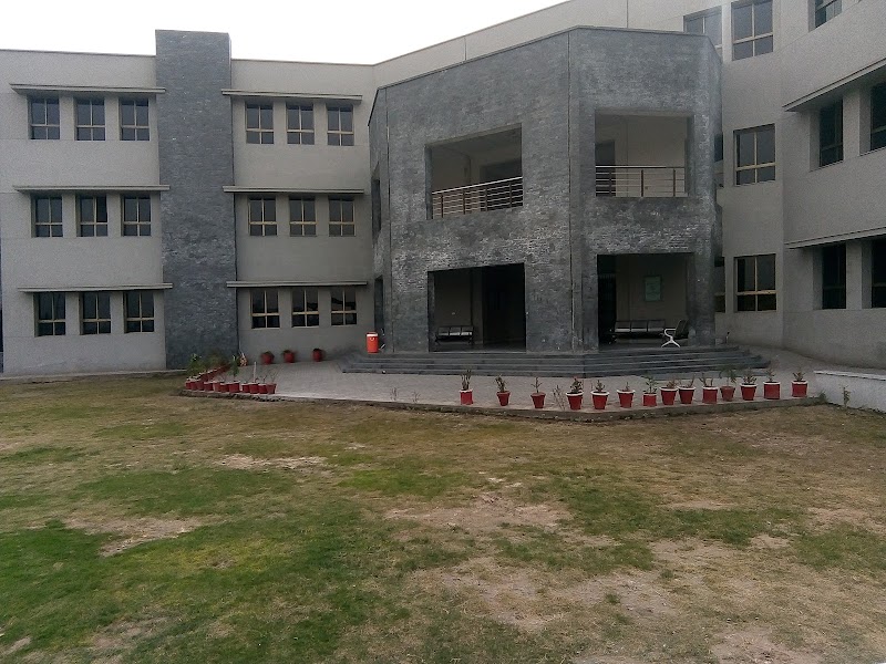Chiniot Islamia School & College (Girls Campus) in Faisalabad, Punjab