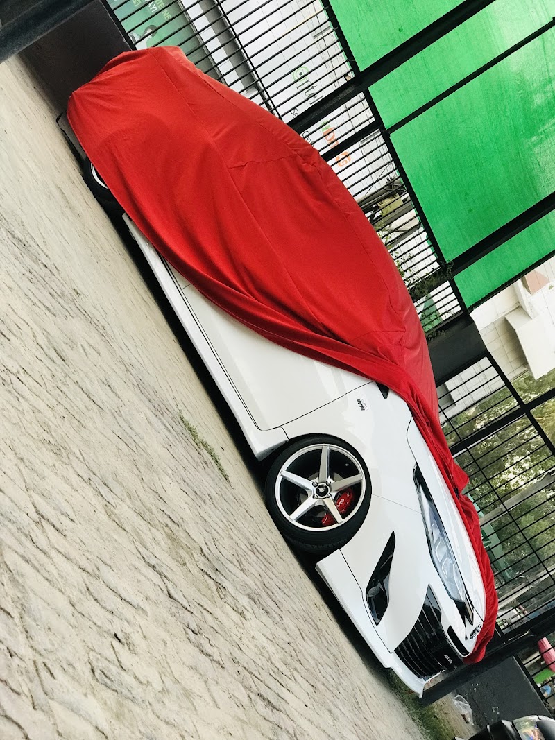 Alee's Garage in Multan, Punjab