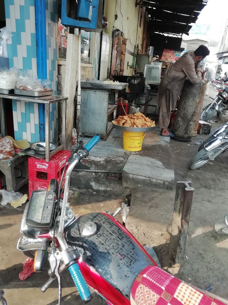 Motta Samosay & iBrahim Biryani in Burewala, Punjab