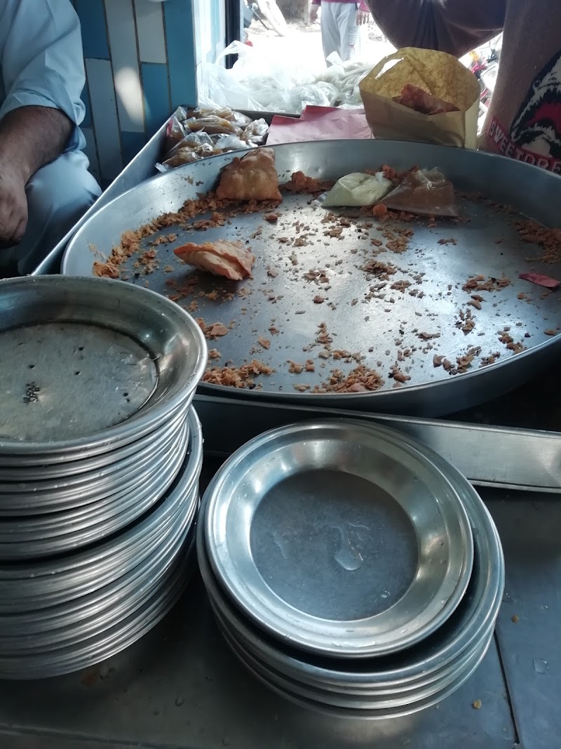 Motta Samosay & iBrahim Biryani in Burewala, Punjab