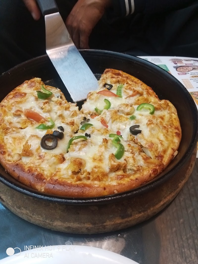 Pizza in Chak 90 Morr, Punjab