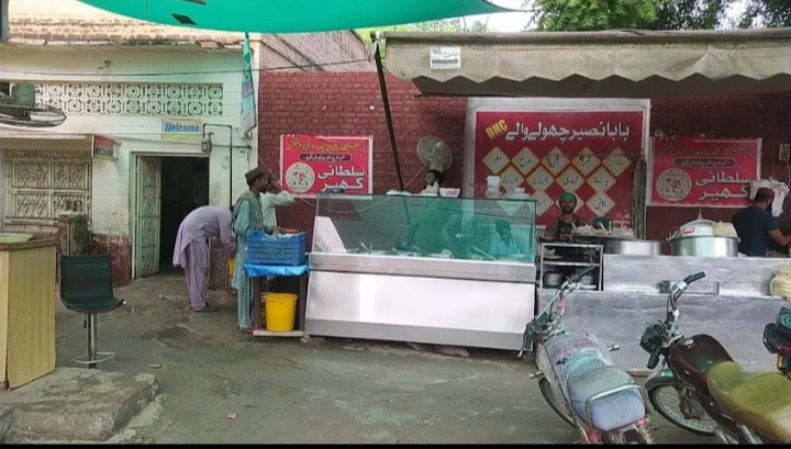Baba Naseer Choley Wala in Bahawalpur, Punjab